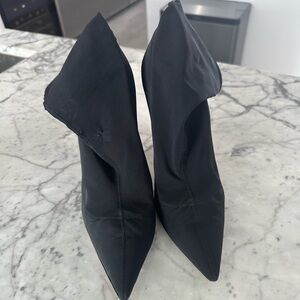 Glamorous, comforting and elegant boots